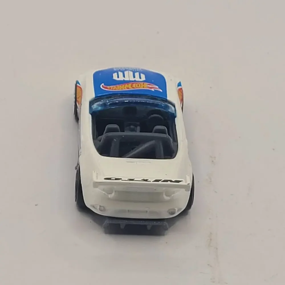 '15 Mazda MX-5 Miata. 2018 Hot Wheels 40/365. FJX66.